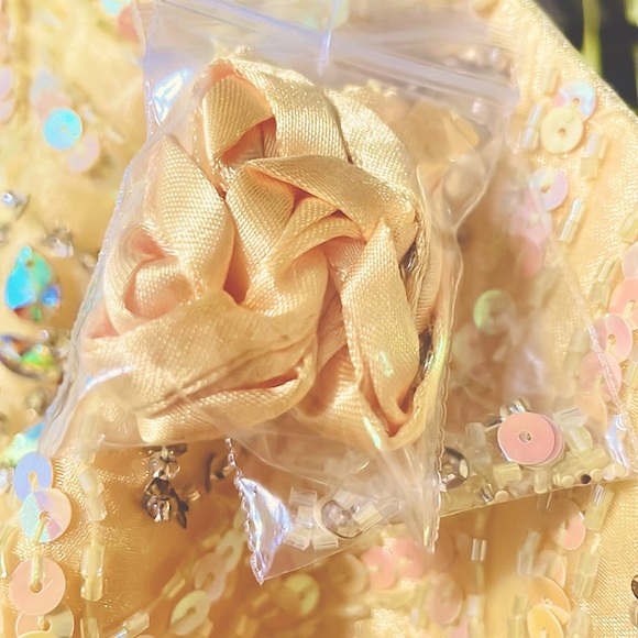 CINDERELLA Yellow Sequin Ruffle Sweetheart Dress Gown Size 6 - Picture 3 of 4